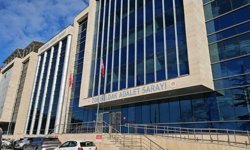 Duvarın arkasındaki skandal: Gizli kamera ile kayda aldı