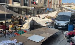Avcılar'da pazar erken kuruldu, park eden araçlar esnafı mağdur etti