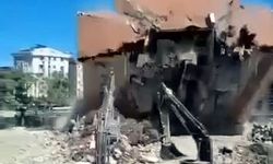 Yıkım sırasında sarsıntı ve toz bulutu oluştu; mahalleli deprem sandı