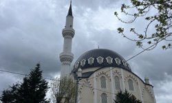 Rüzgarın etkisiyle caminin minaresi sallandı, iki bina tahliye edildi