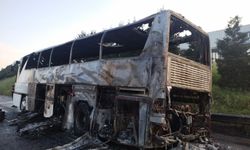 İzmir’den İstanbul’a geziye gelen tur otobüsü alev alev yandı
