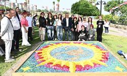 130 bin çiçekle renkli rekabet