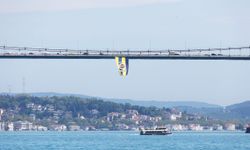 Şampiyon Fenerbahçe Beko’nun bayrağı köprüye asıldı