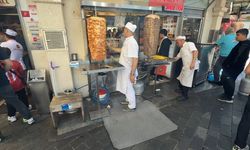 Taksim'de doğalgaz onarımı uzun sürünce esnaf, çareyi tüp kullanarak buldu
