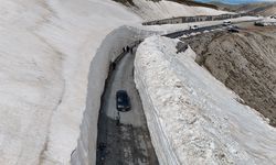 Nemrut'taki 10 metrelik kar tünellerine yoğun ilgi