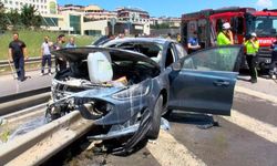 Bariyere çarpan otomobilin sürücüsü yaralandı