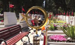 Edirnekapı Şehitliği'nde bayram ziyareti