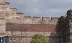 Fatih’te surlarda şüpheli buluşma: İhbar üzerine ekipler müdahale etti