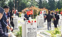 Hava şehitleri Edirnekapı'da anıldı
