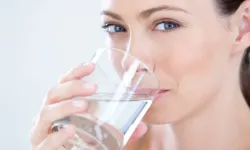 Işıltılı bir cilt için bol su tüketin