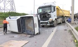 Başakşehir’de can pazarı: Devrilen araçtaki sürücüyü kamyon şoförü kurtardı
