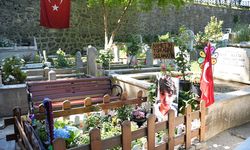 Minguzzi ailesinin bayram ziyareti mezarlıkta geçti