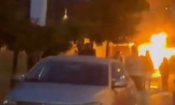 Sancaktepe’de park halindeki otomobil alev alev yandı