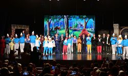 Bahçelievler’de Engelliler Haftası’na özel “Şirinler” oyunu sahnelendi