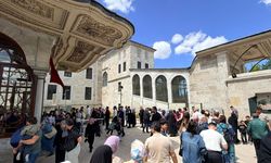 Vatandaşlar Fatih Sultan Mehmed Han’ın türbesine akın etti
