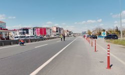 D-100’de tehlike: Yola saçılan vidalar yolu kapattı