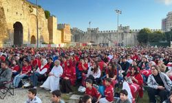 A Milli Futbol Takımı'nın Paraguay maçı Yedikule Hisarı'nda izlendi