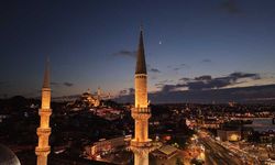 İstanbul semalarında ay yıldız göz kamaştırdı