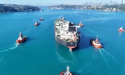 252 metrelik dev tanker İstanbul Boğazı’ndan geçti
