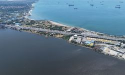 Küçükçekmece Gölü'nde korkutan manzara: Kirlilik gökyüzünden görüntülendi