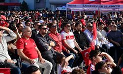 Bahçelievler’de milli maç için dev ekran kuruldu