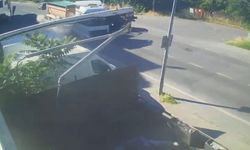 Küçükçekmece’de can pazarı: Çarpışma kameralara yansıdı