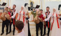 Düğünde yok artık dedirten takı töreni