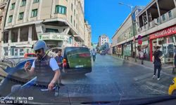 Beyoğlu’nda yol verme tartışması kavgaya dönüştü: Boksörüm çeneni kırarım