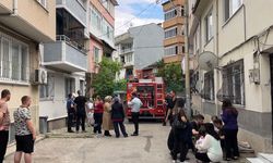Apartmandan yükselen duman mahalleliyi sokağa döktü