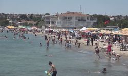Sıcak havadan bunalanlar plajlara akın etti