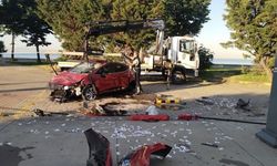 Kartal’da kontrolden çıkan otomobil takla attı: Kadın sürücü araçta sıkıştı