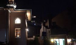 Tarihi caminin yanı başındaki mekân tartışma yarattı