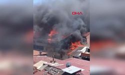 4 katlı binanın çatısında yangın: Alevler yandaki apartmana sıçradı