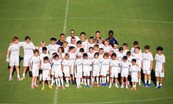 Arda Güler, minik futbolcularla bir araya geldi