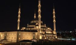 Darbe girişiminde birlik ve beraberliğin sembolü olan sela okundu