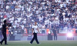 Leandro Trossard, 20 bin taraftarın önünde imzayı attı