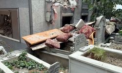 Avcılar'da ilginç önlem! Mezarlar kapı ve minderlerle korundu