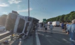 TEM Otoyolu'nda beton tankeri devrildi; yol trafiğe kapatıldı
