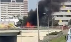 Seyir halindeki otomobil alev alev yandı