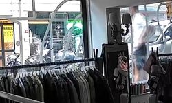 Beyoğlu’nda antika bisikleti çalan şüpheli kamerada