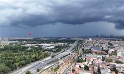 İstanbul'da gökyüzü kara bulutla kaplandı