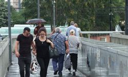 Yağmura hazırlıksız yakalananlar, kapalı alanlara koştu