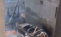 İnşaat malzemelerinde çıkan yangın kamyonete sıçradı