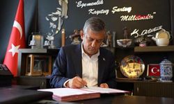 Özgür Özel, YENİ Parti'nin kuruluş evraklarını imzaladı