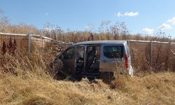 Silivri'de sürücüsü rahatsızlanan hafif ticari kaza yaptı