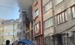 Fatih'te 3 katlı binadaki yangında mahsur kalan 4 kişi kurtarıldı