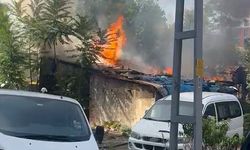 Gaziosmanpaşa'da iki gecekondu alevlere teslim oldu