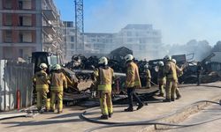 Tuzla'da 2 katlı işçi konteynerleri alevlere teslim oldu