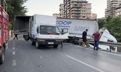 Esenler’de kumaş yüklü TIR, dere yatağına düştü