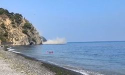 Korkutan heyelan: Kaya parçaları denize düştü